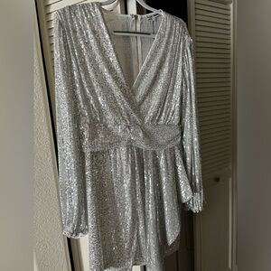 Long sleeve, tummy cover detail, very breathable, brand new!